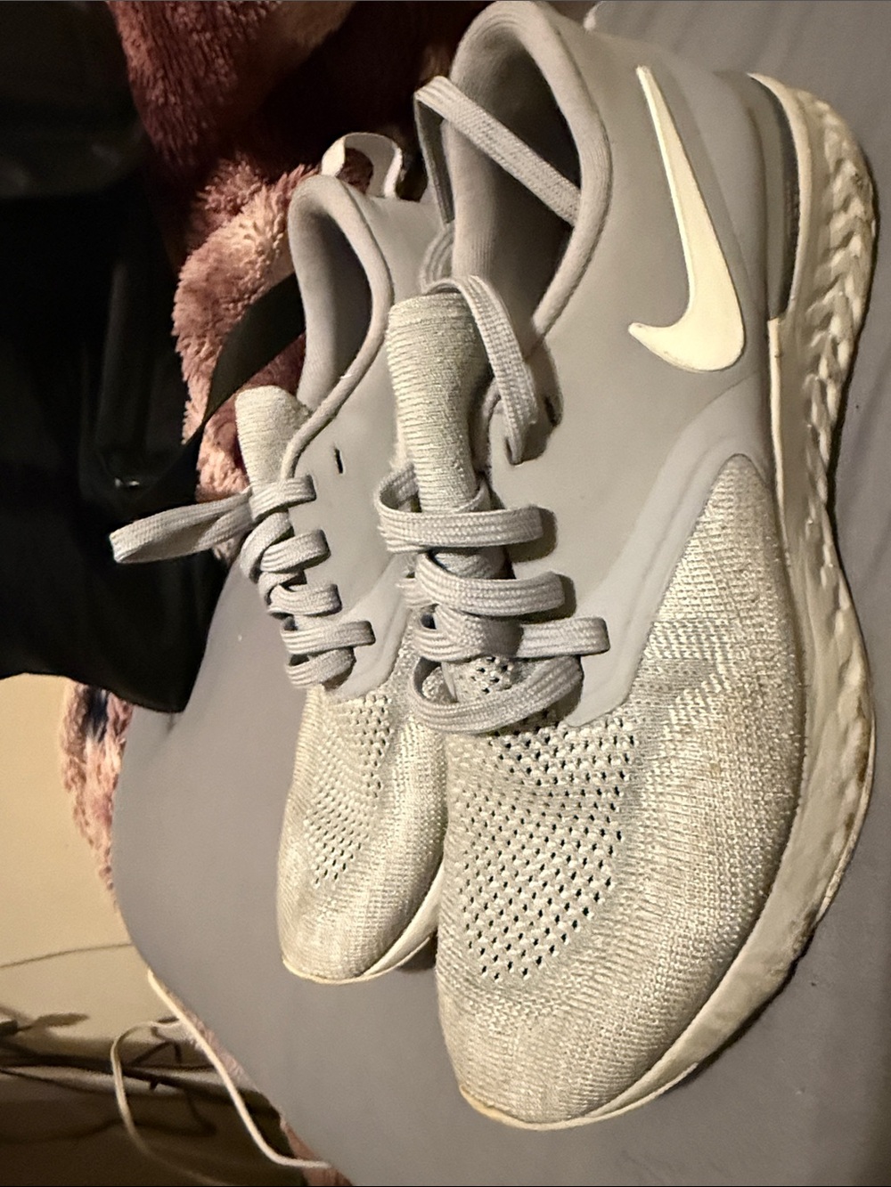 Nike Women's Light Grey/White Athletic Running Sneakers